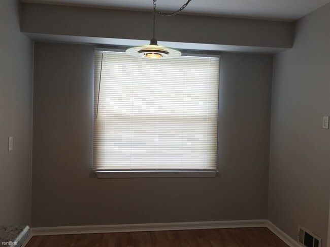 Foto del edificio - 3 br, 1 bath House - 415 W Maple Rd
