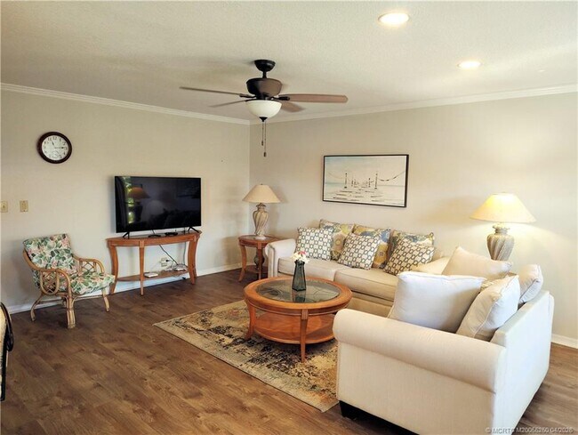 Foto del edificio - 511 SW South River Dr