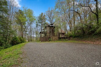 Building Photo - 15 Parkland Grove