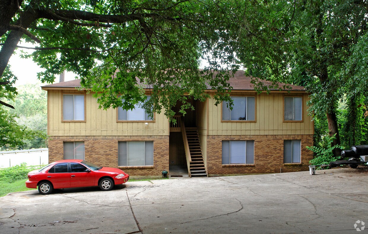 Primary Photo - 2220 Claremont Ln