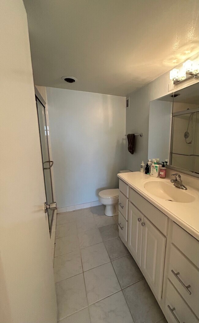 Foto del interior - 1 E University Pkwy