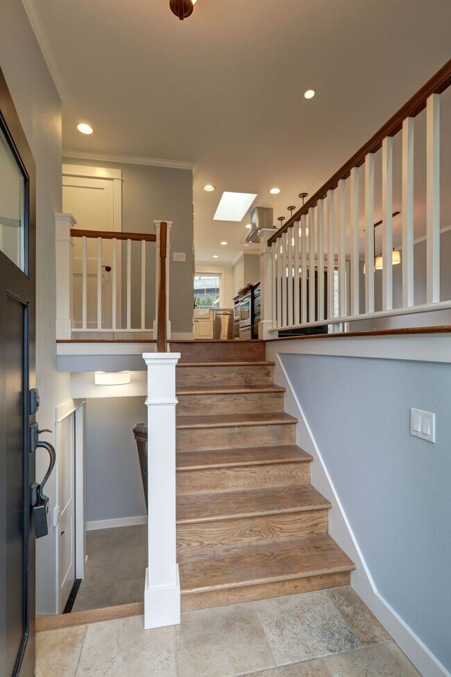 Foto del edificio - Kirkland Home w/4bd, 3ba & Large Backyard!
