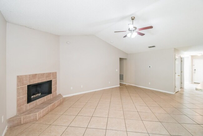 Building Photo - 1234 Summerfield Ct
