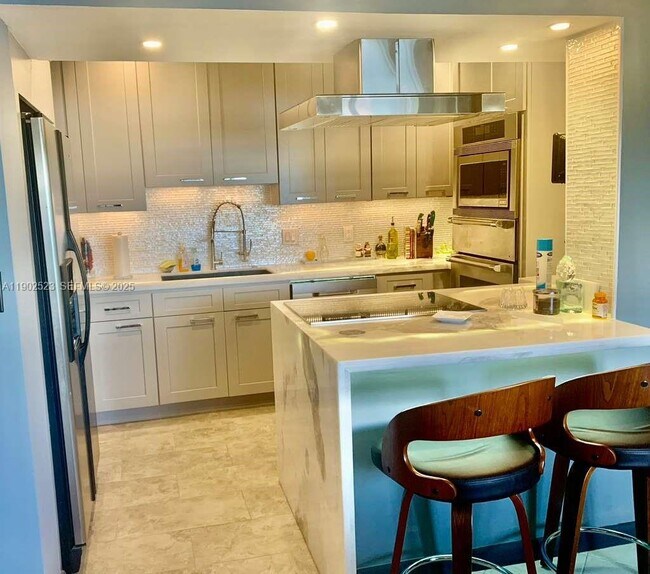 Foto del edificio - 877 NE 195th St