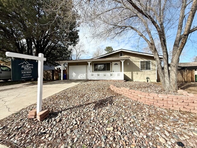 Building Photo - Pet Friendly home centrally located in Prescott...moments from downtown!