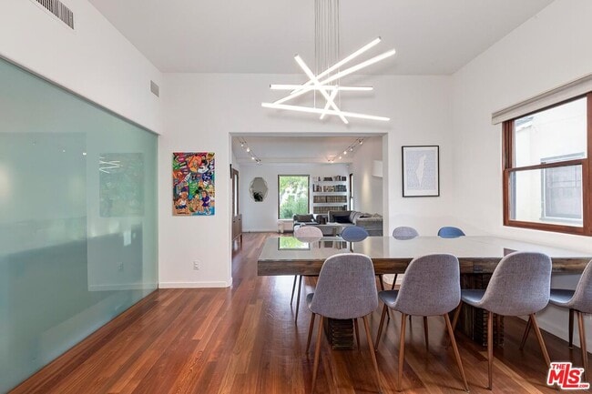 Foto del edificio - 1509 S Crest Dr