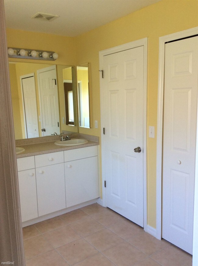 Foto del edificio - 4 br, 2 bath House - 841 Calhoun Street E