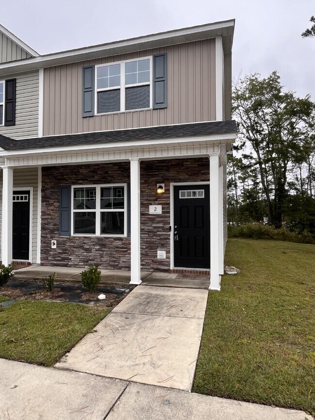 Building Photo - 2 Jaydn Dr W