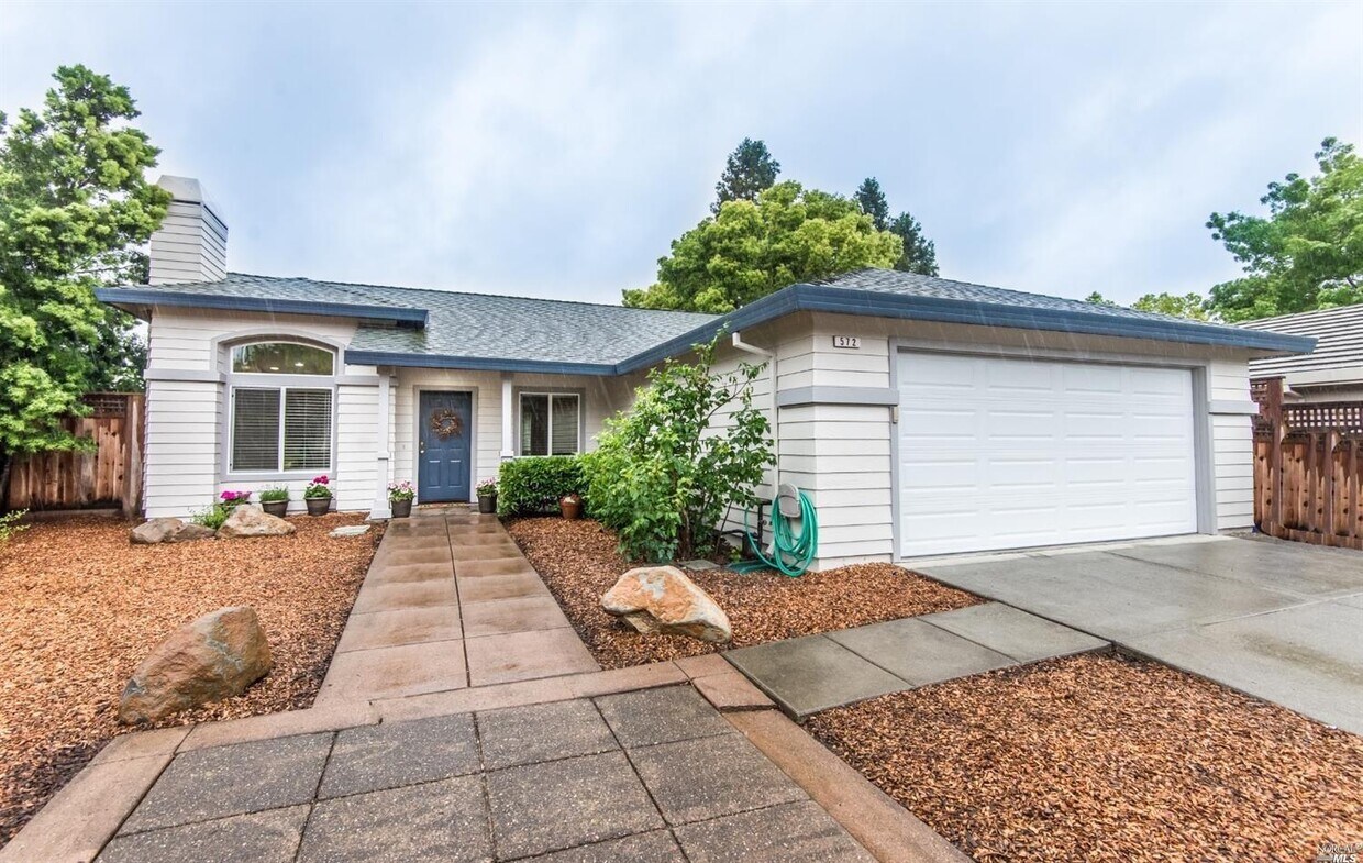 Primary Photo - 572 Leafhaven Ln