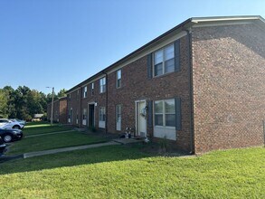 Building Photo - 212 Arthur Dr