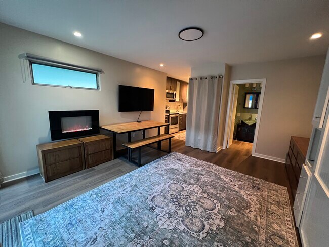 Foto del edificio - 835 N Kenter Ave