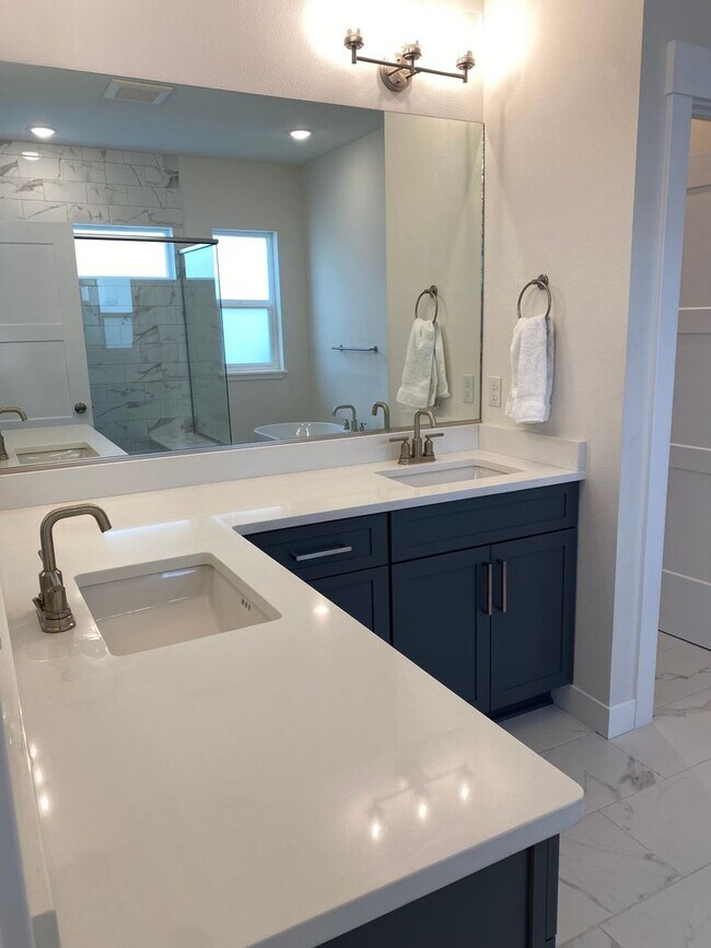 Building Photo - 5466 Sandhill Lp