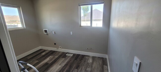 Building Photo - 5-Bedroom Rambler with Finished Basement A...