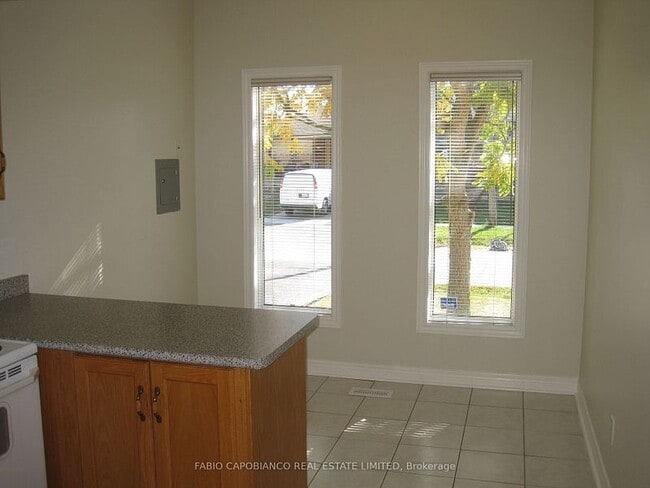 Building Photo - 52 Jellicoe Av