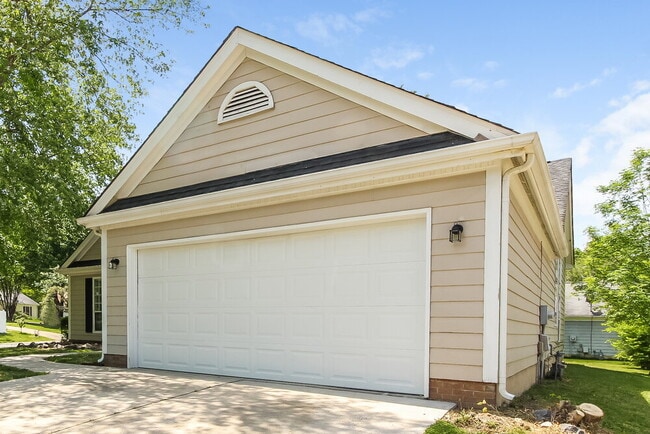Building Photo - 9101 Oren Thompson Rd