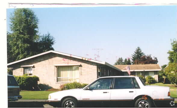 Building Photo - 322 7th St SW