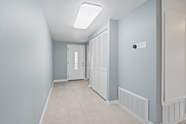 Foto del edificio - 8724 Summercrest Ln