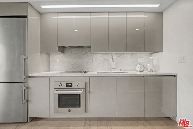 Foto del edificio - 1050 S Grand Ave