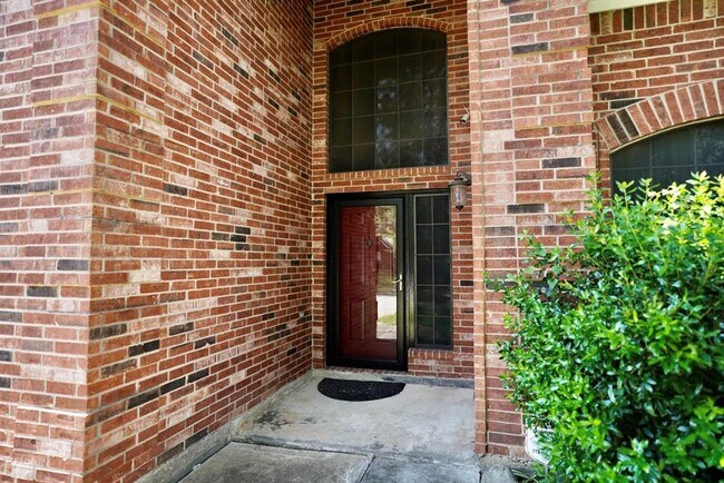 Foto del edificio - 16422 Beewood Glen Dr