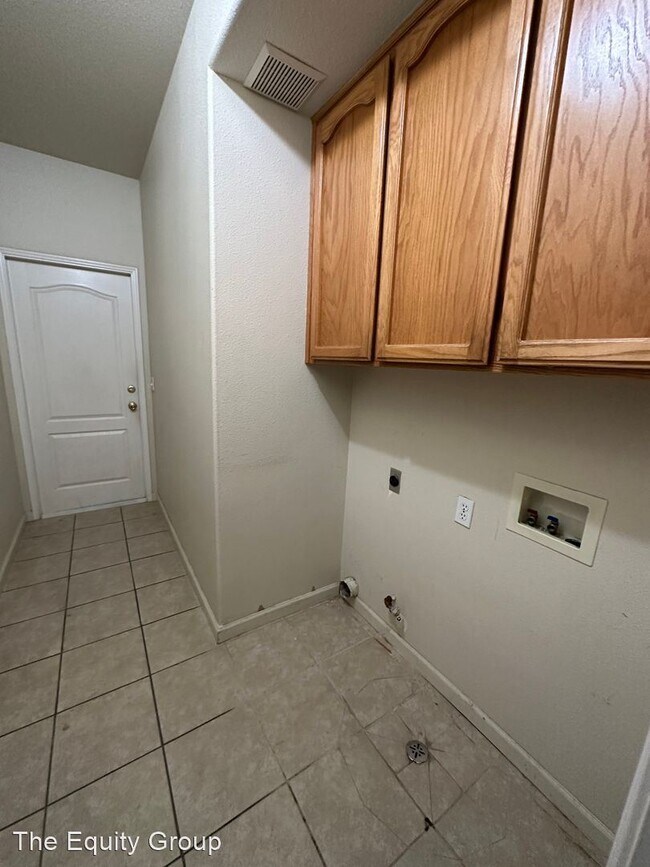 Foto del edificio - 3 br, 2 bath House - 1148 Blue Oak St