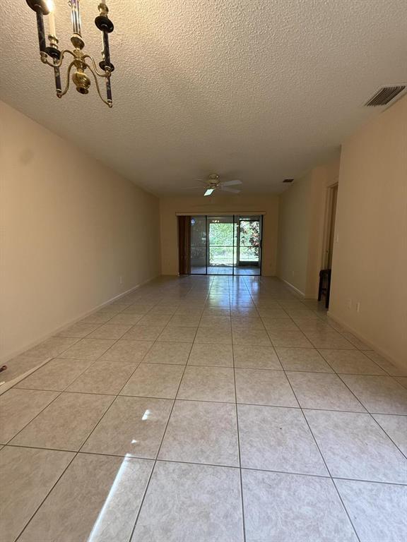 Foto del edificio - 12028 Royal Palm Blvd