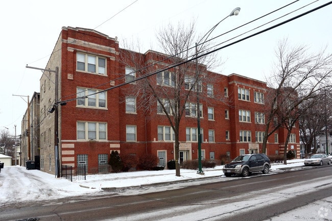 Wolcott Corners - 6800 N Wolcott Ave