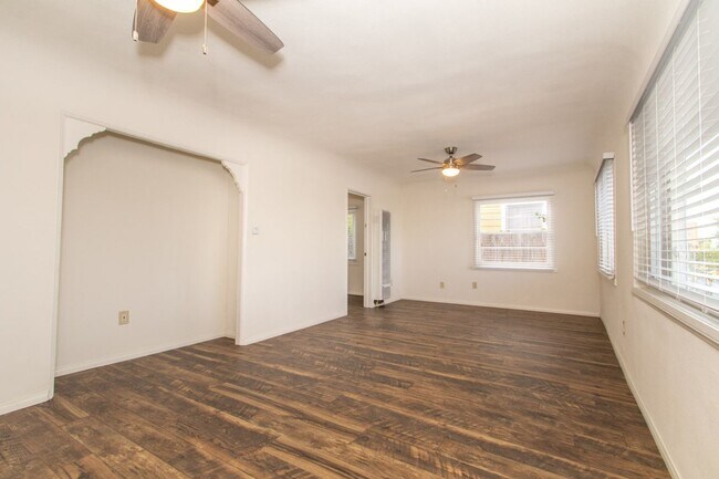 Building Photo - Charming Remodeled 2 Bedroom in the Heart ...