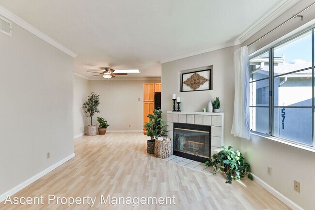 Building Photo - 2 br, 2 bath House - 4575 Contour Blvd.  A...