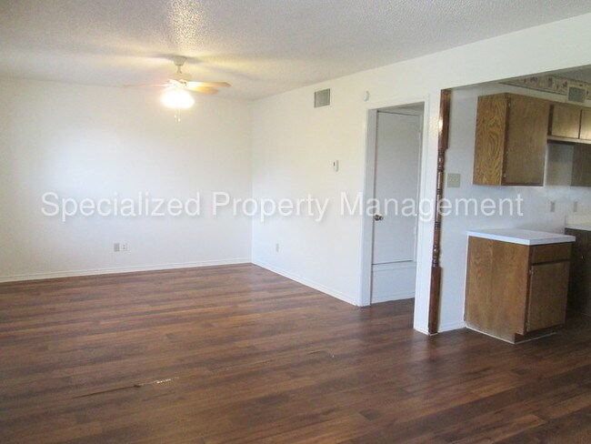 Building Photo - 2252 Annetta Centerpoint Rd