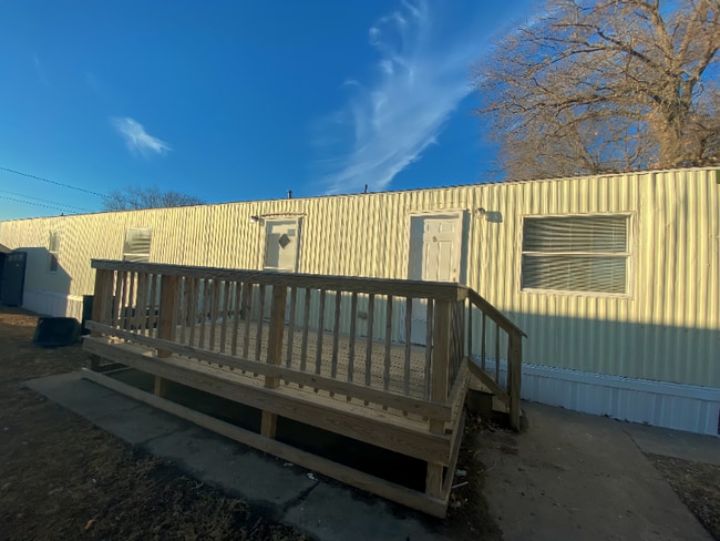 Building Photo - 777 E Yerby St