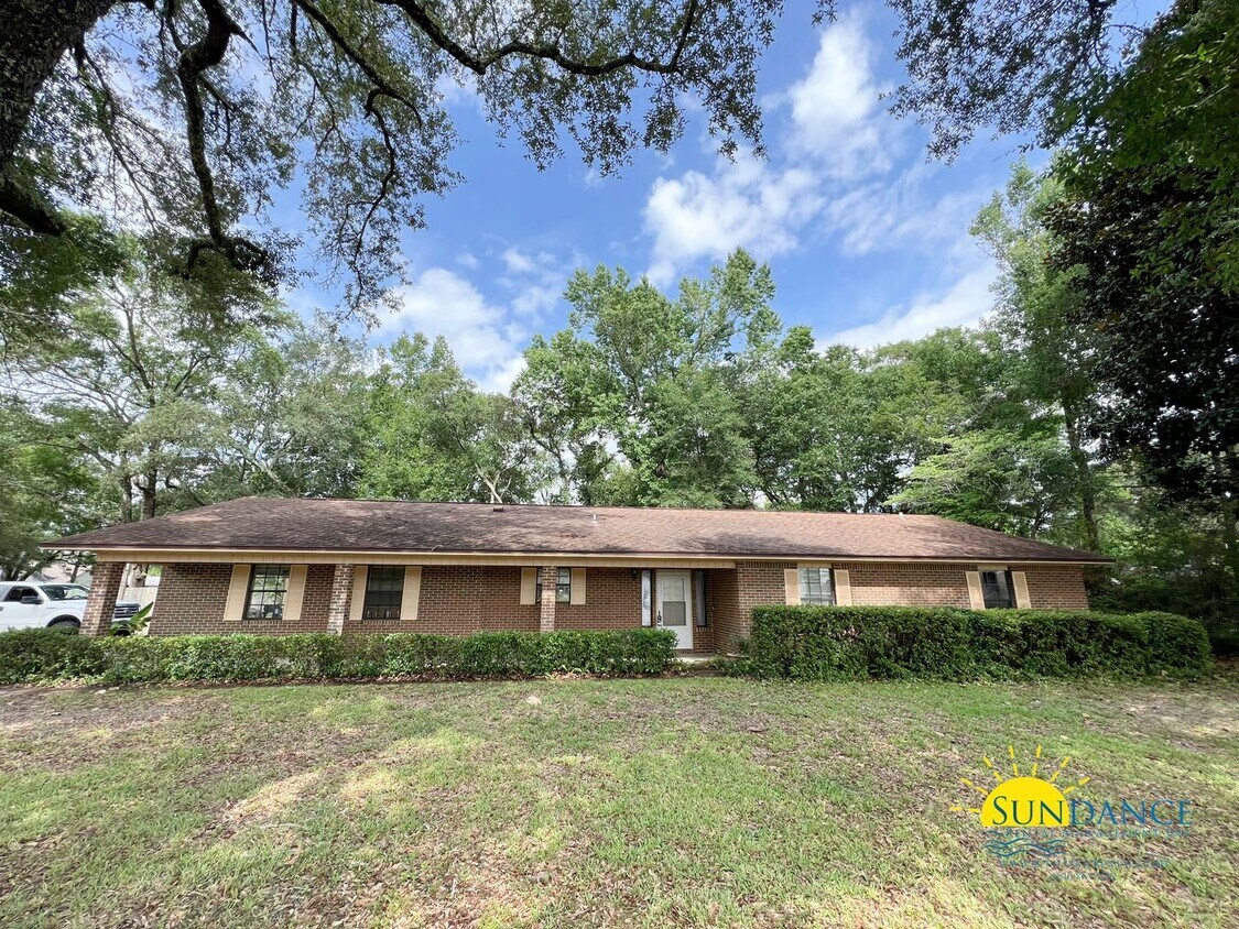 Primary Photo - Gorgeous 3 Bedroom Home in Niceville!