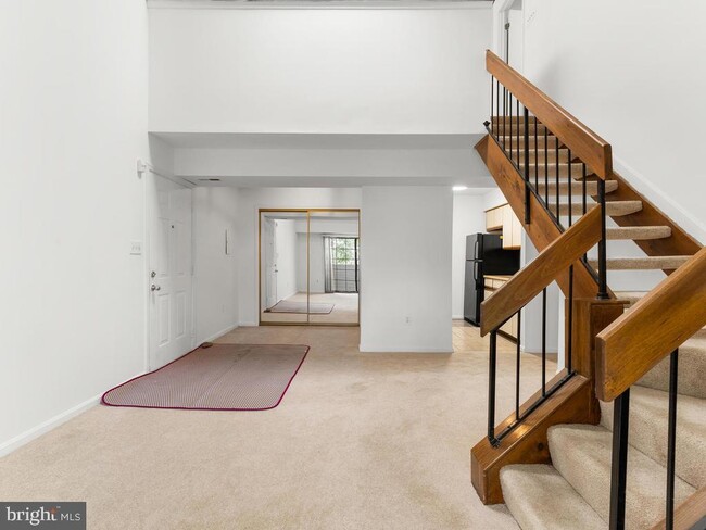 Building Photo - 1605 Carriage House Terrace