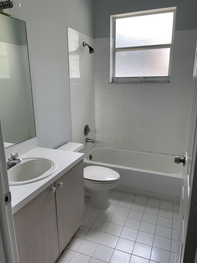 Building Photo - 12077 Sunset Point Cir