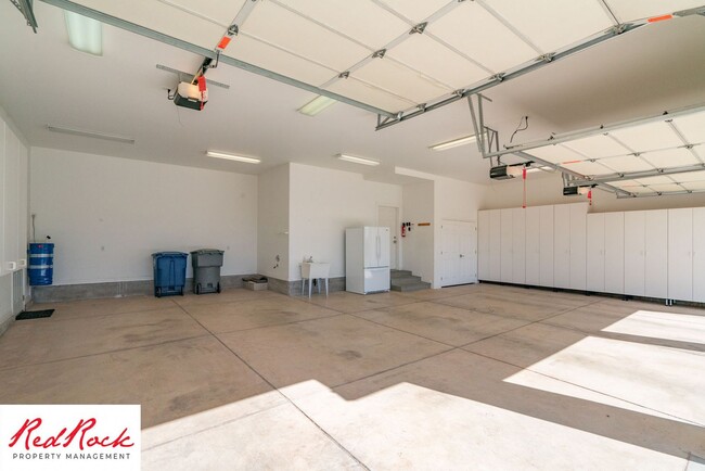 Building Photo - Spacious 4 Bedroom Haven. Your Ideal Home ...