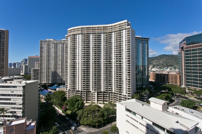 Building Photo - Gorgeous 2 bedroom 2 bath unit with Diamon...