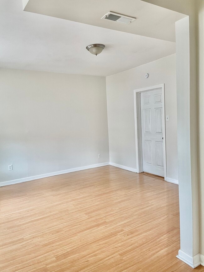 Building Photo - 157 N 16th St