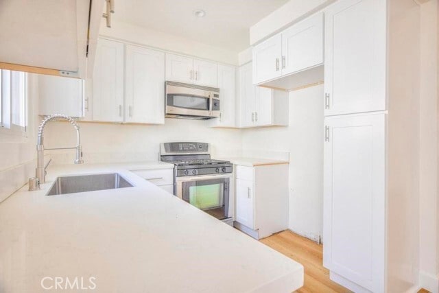 Building Photo - 917 E La Palma Dr