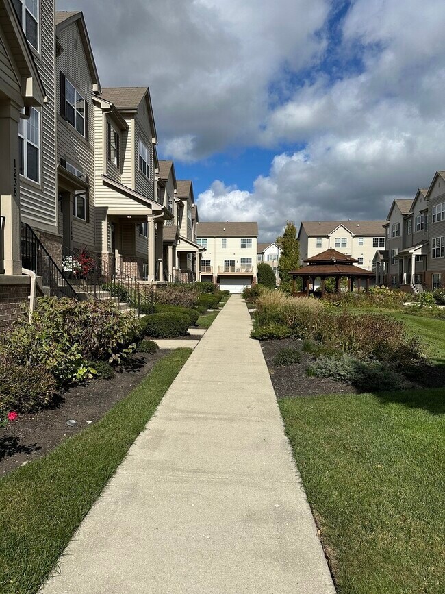 Foto del edificio - 1242 Evergreen Ave