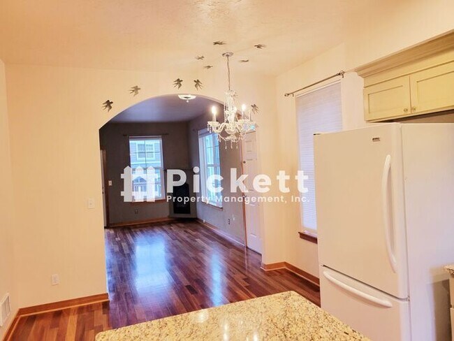 Building Photo - Lovely Poulsbo Place Home