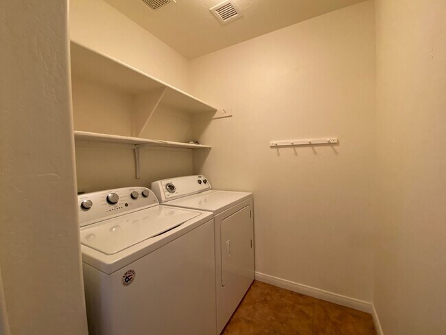 Foto del edificio - 1415 Lakeview Rd