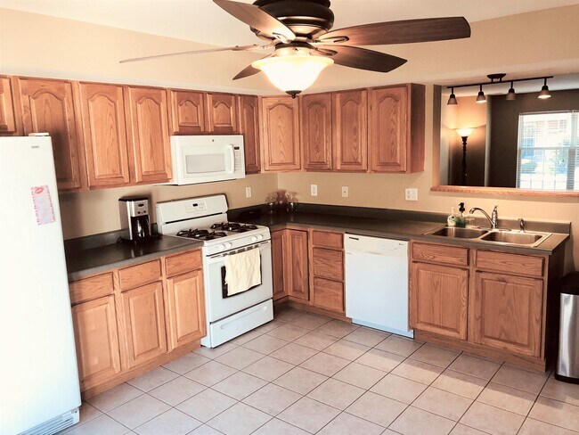 Foto del edificio - 1819 Chestnut Ln