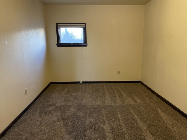 Building Photo - 119 Vennum Ave