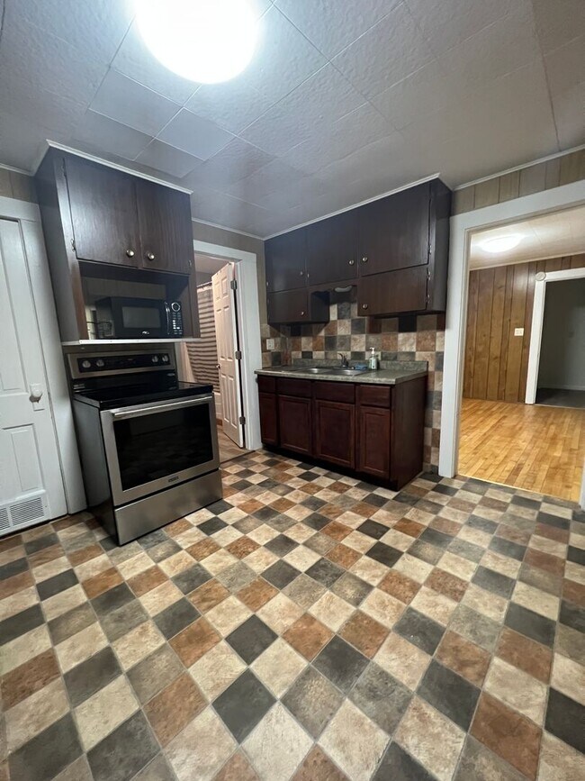 Foto del edificio - Four Bedroom Home in La Crosse