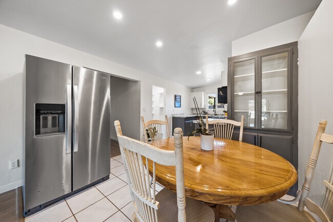 Foto del edificio - 9254 Fairlawn St