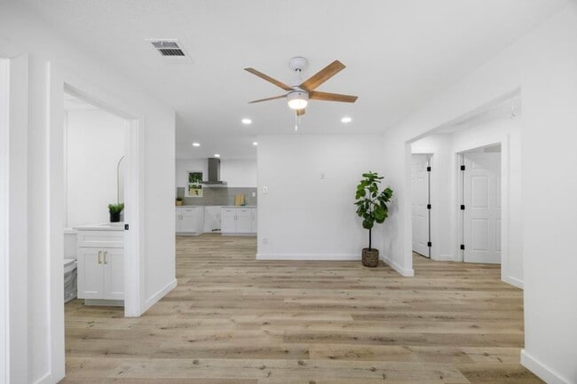 Building Photo - 3906 Simsbrook Dr