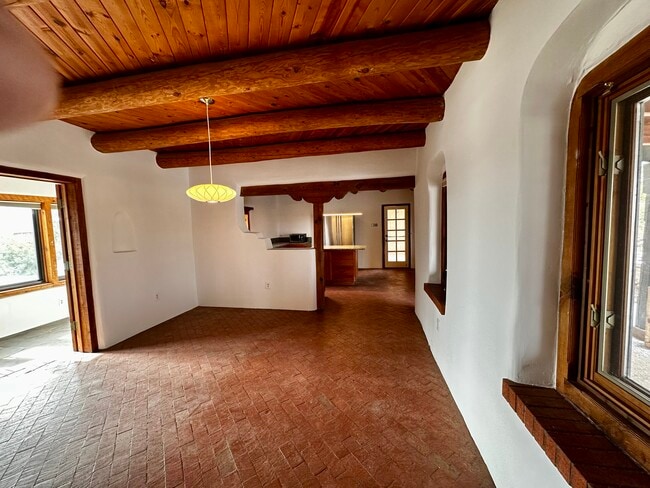 Building Photo - 5 Laughing Raven Rd