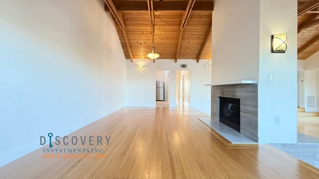 Building Photo - 1089 Warfield Ave