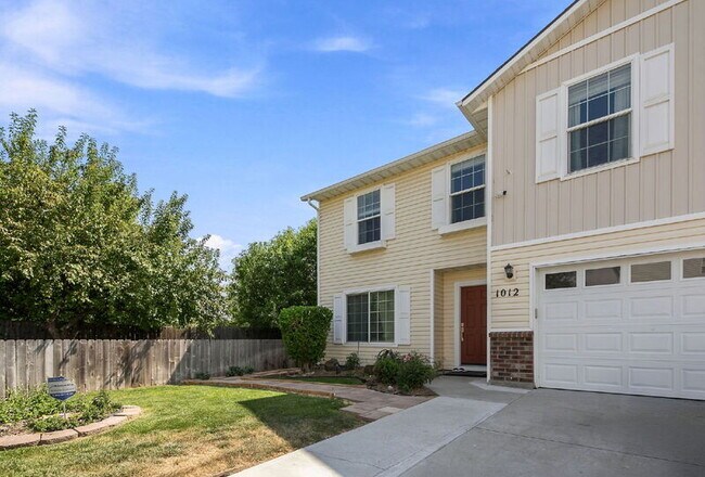 Building Photo - 1012 N Jullion Ave