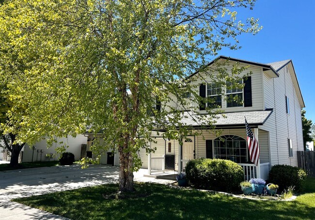 Foto del edificio - Spacious 4 bed 2.5 bath just off Amity and...