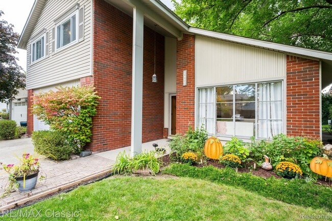 Foto del edificio - 24323 Pinecrest St